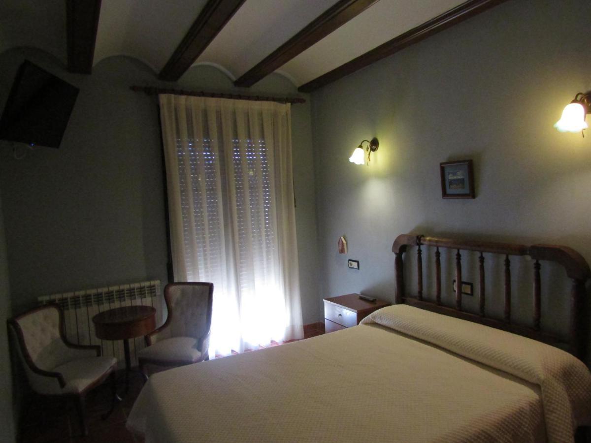 Hostal Paquita Allepuz Kültér fotó