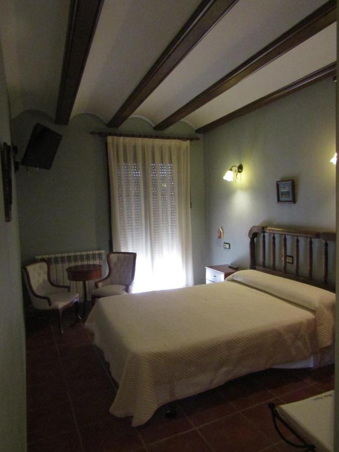 Hostal Paquita Allepuz Kültér fotó