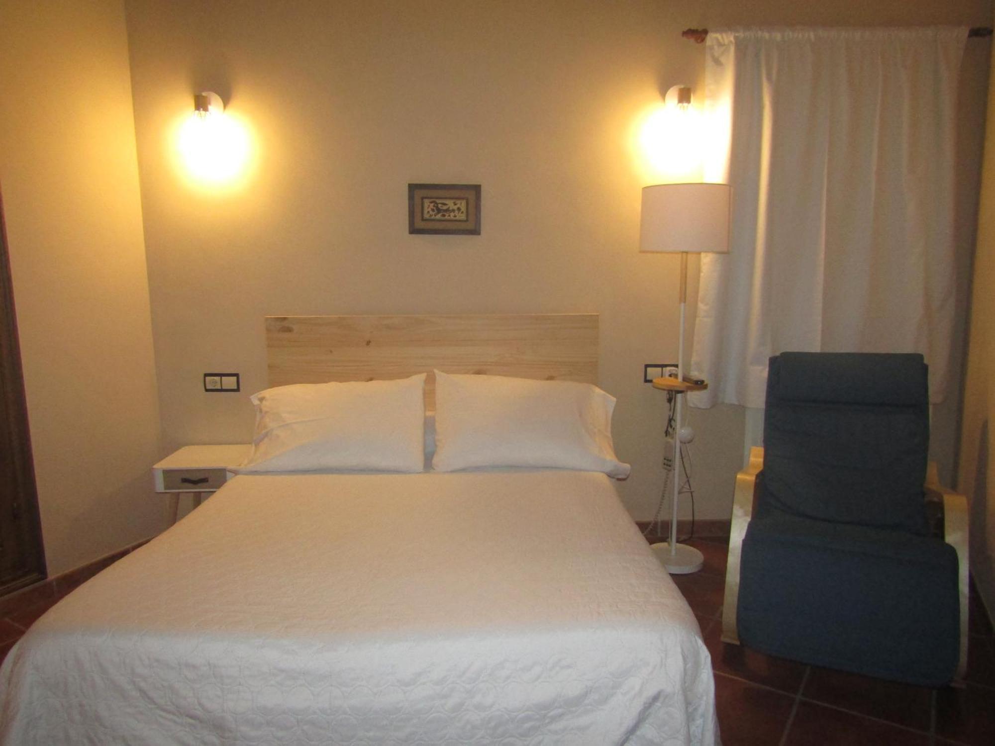 Hostal Paquita Allepuz Kültér fotó